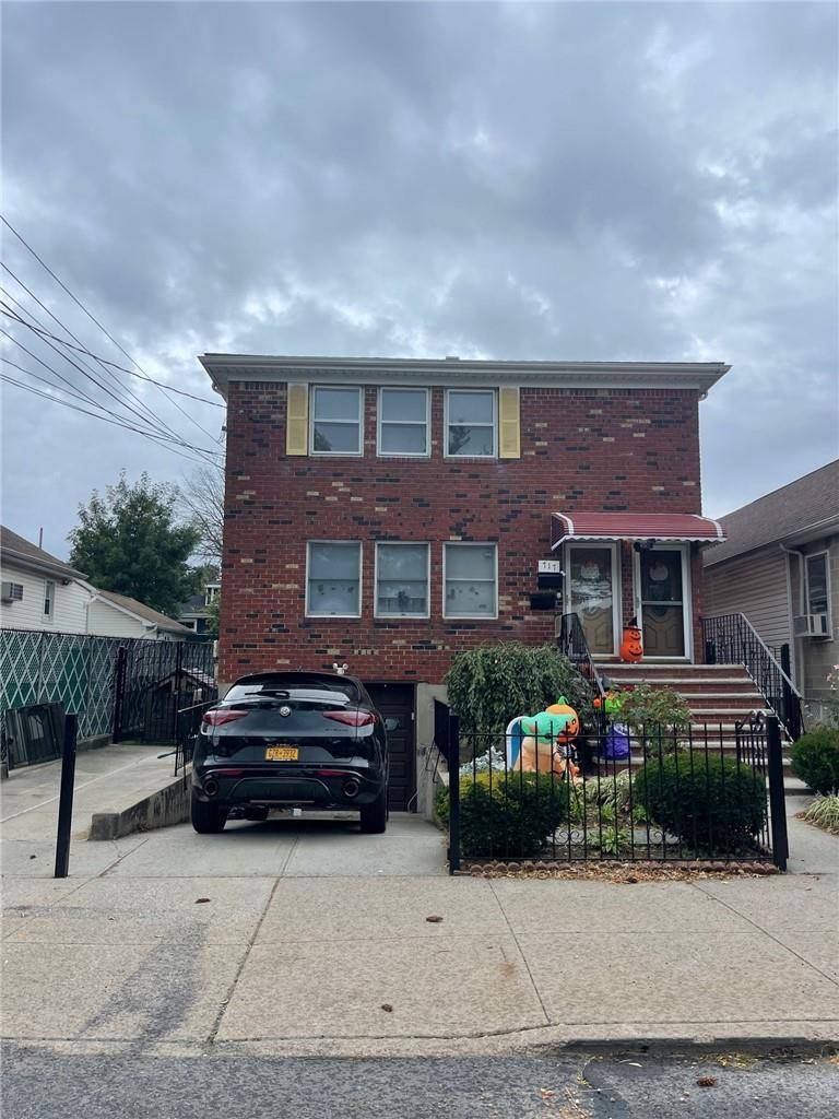 Bronx, NY 10465,717 Clarence AVE #2