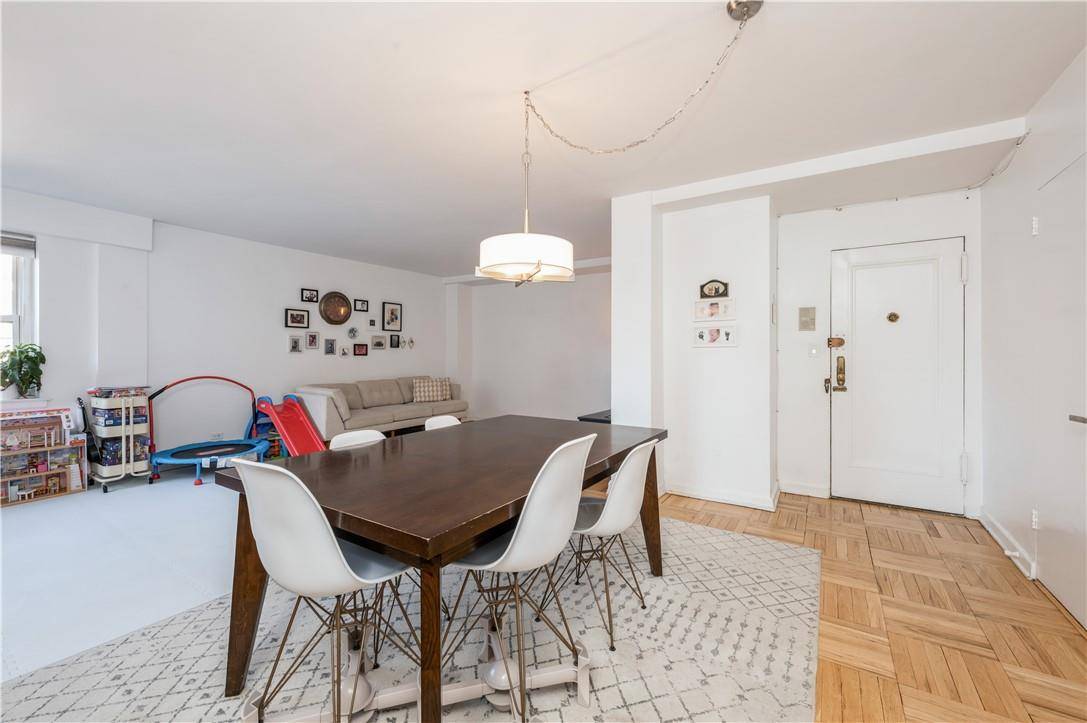 Scarsdale, NY 10583,235 Garth RD #B5C