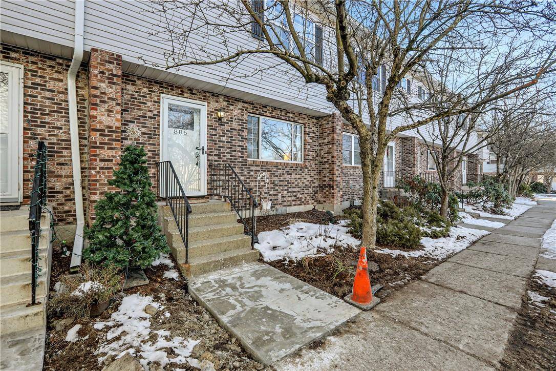 New Paltz, NY 12561,806 Briarwood CT