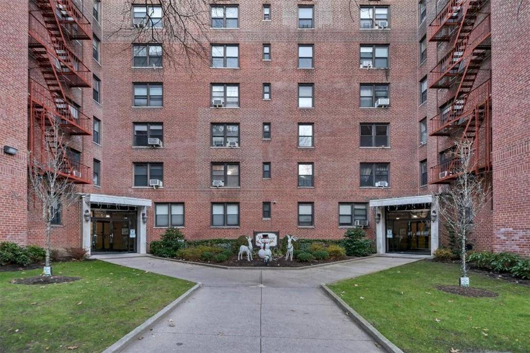 White Plains, NY 10601,2 Windsor TER #6C