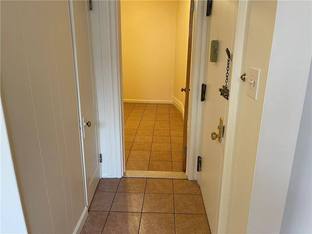 Bronx, NY 10458,2391 Arthur AVE #1F