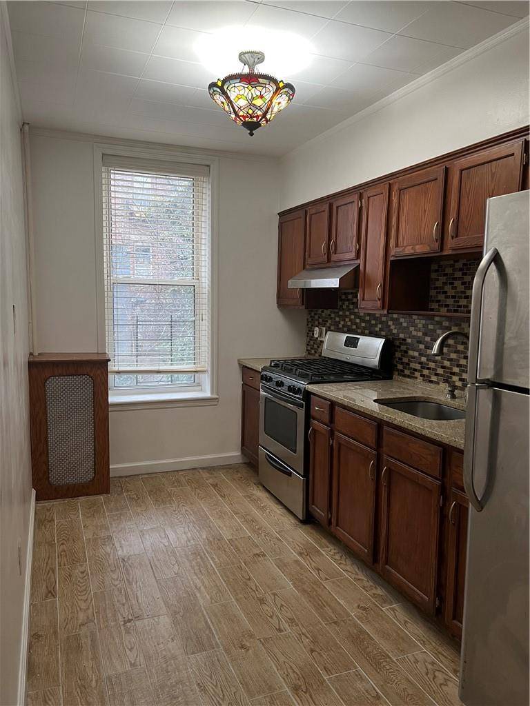 Bronx, NY 10455,775 Beck ST #2