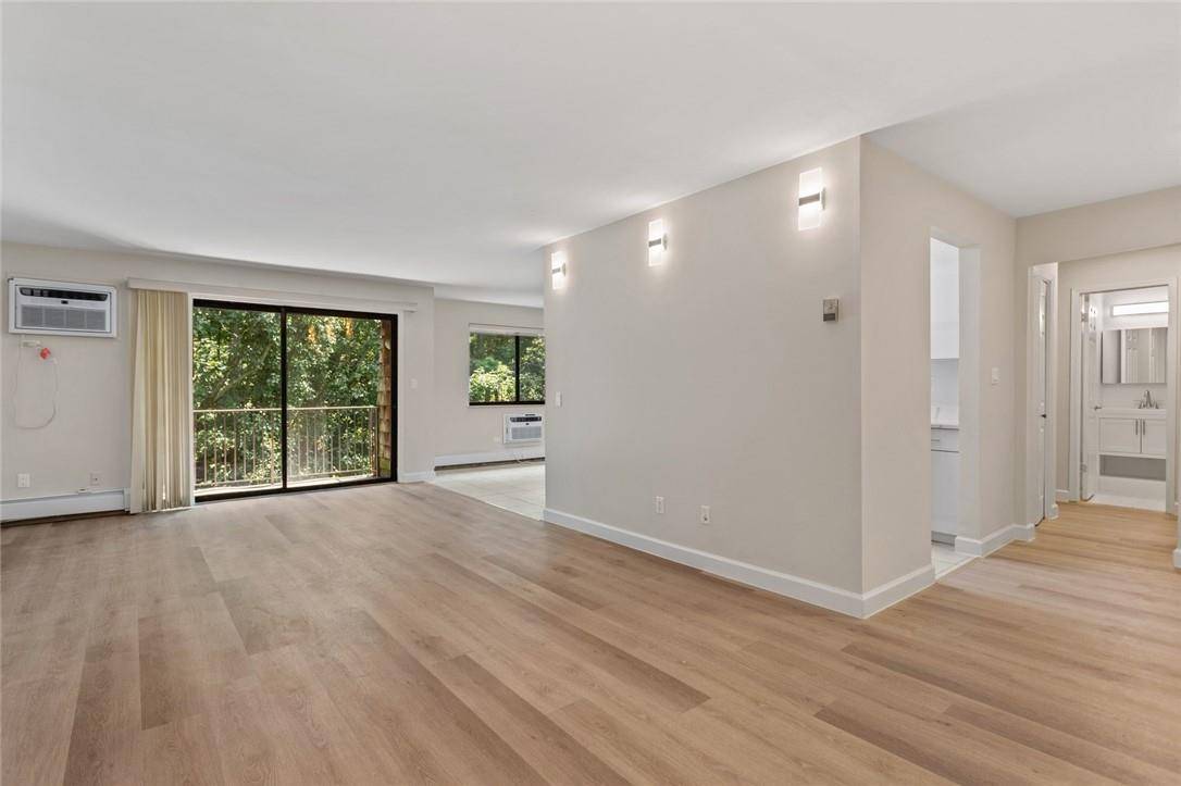 Scarsdale, NY 10583,500 Central Park AVE #144