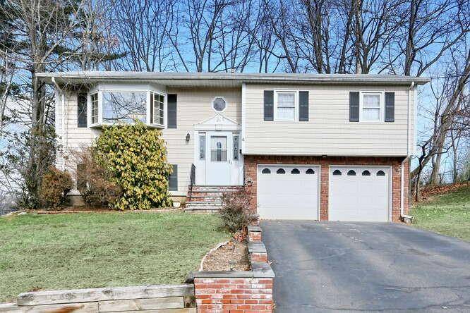 Garnerville, NY 10923,4 Hickory LN