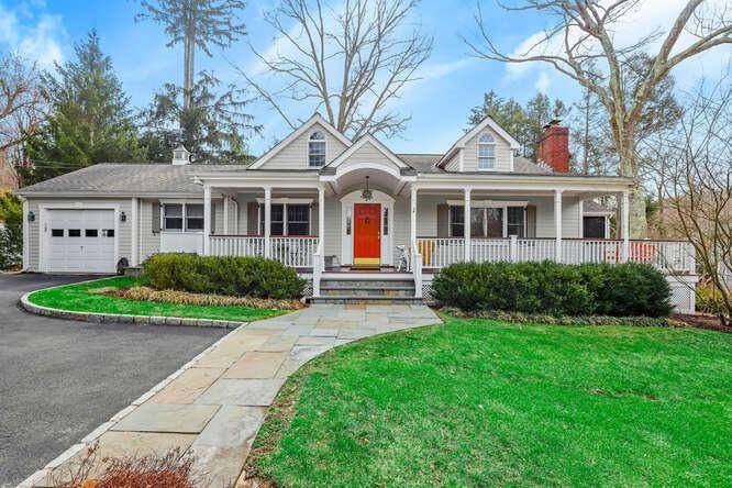 Pleasantville, NY 10570,72 Larry's LN