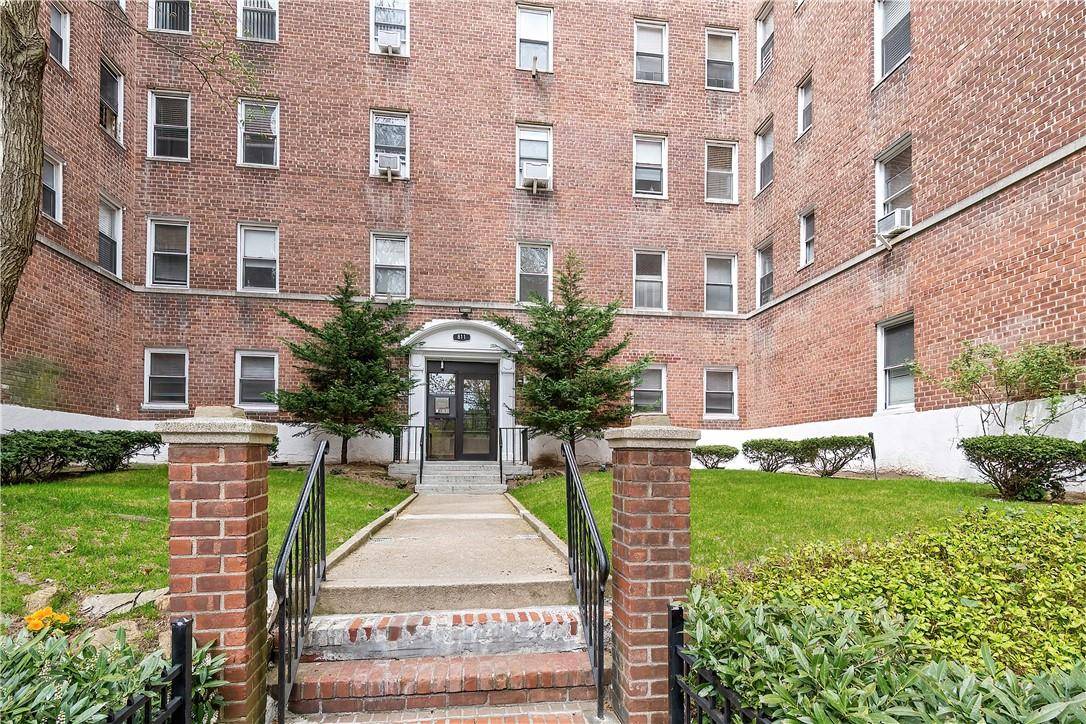 Bronxville, NY 10708,811 Bronx River RD #3G