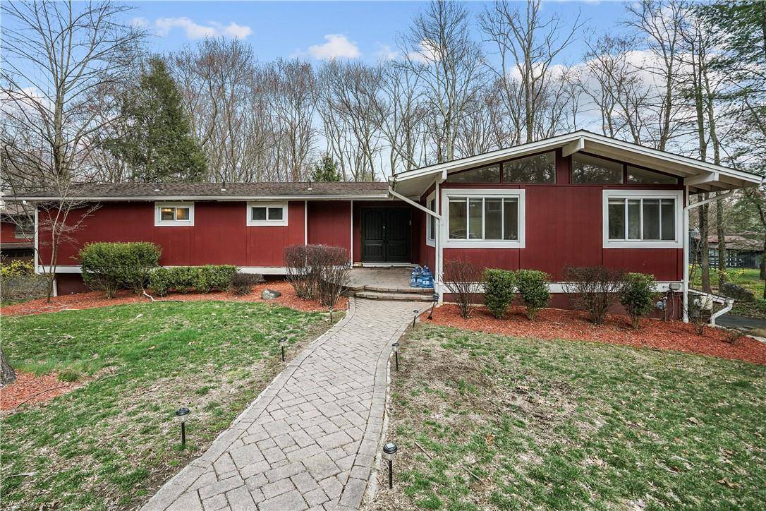 Pomona, NY 10970,4 Tamarack LN