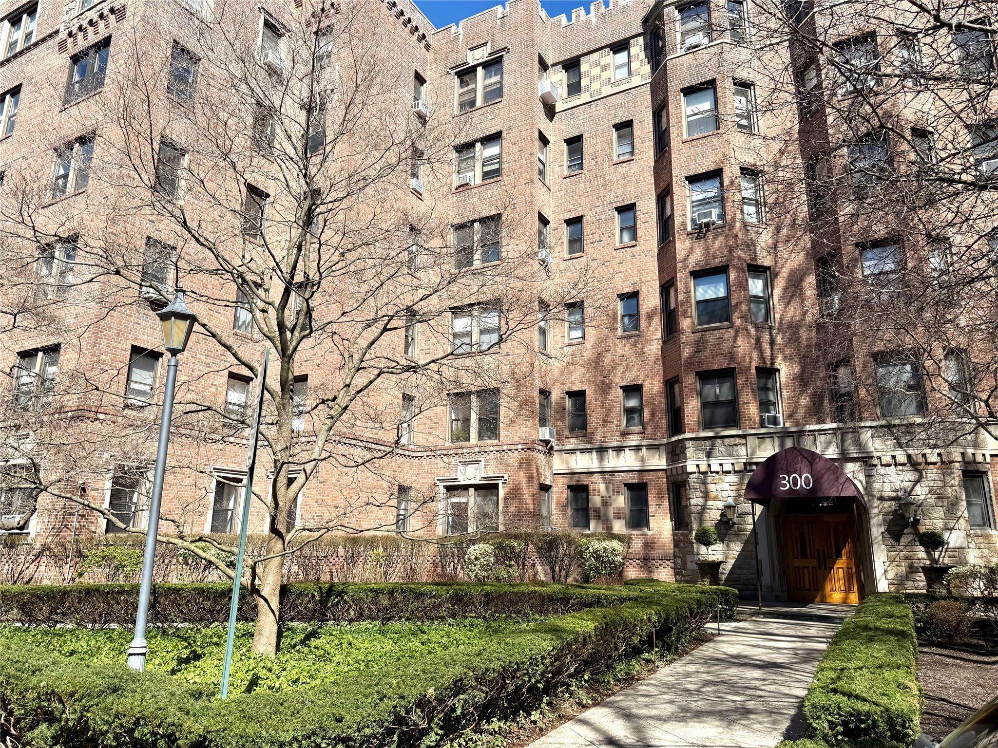 White Plains, NY 10601,300 Main ST #1K