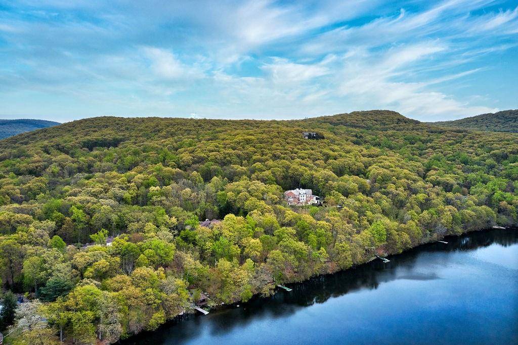 Sloatsburg, NY 10974,1 Springhouse RD