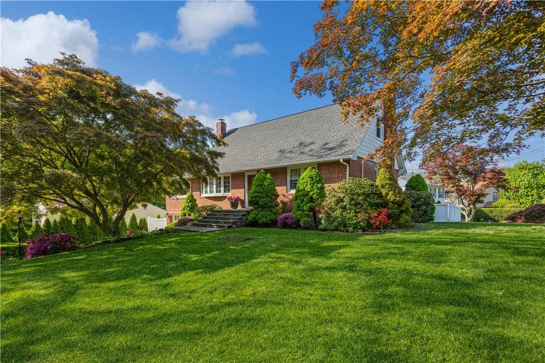 Pleasantville, NY 10570,7 Brentwood DR