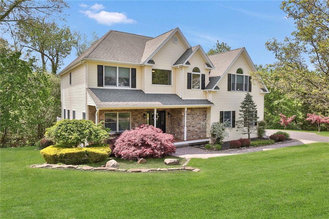 West Nyack, NY 10994,25 Carley CT