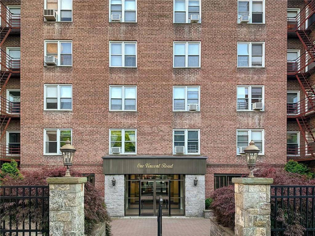 Bronxville, NY 10708,1 Vincent RD #4I