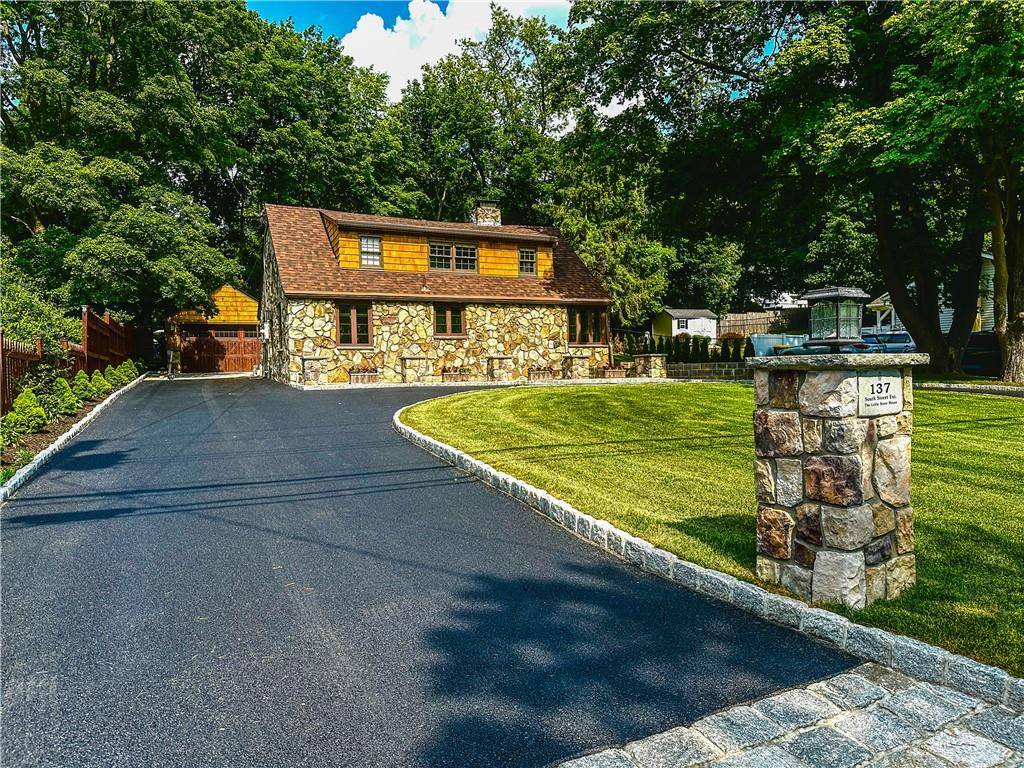 Warwick, NY 10990,137 South Street Extension