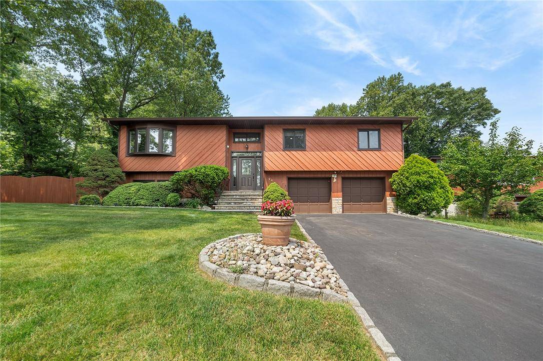 Orangeburg, NY 10962,24 E Cortwood RD