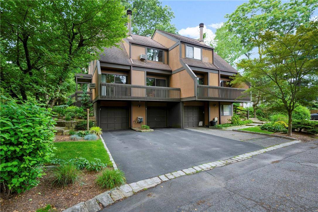 Dobbs Ferry, NY 10522,8 Deerfoot LN