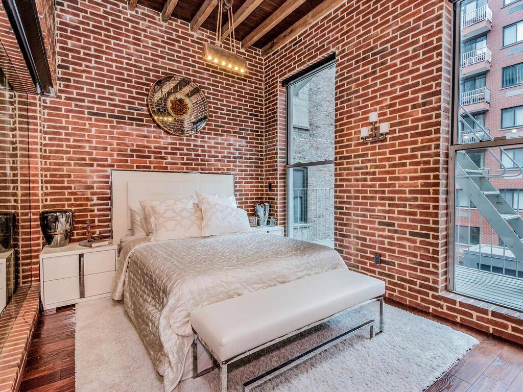 New York (manhattan), NY 10003,224 E 14th ST #1
