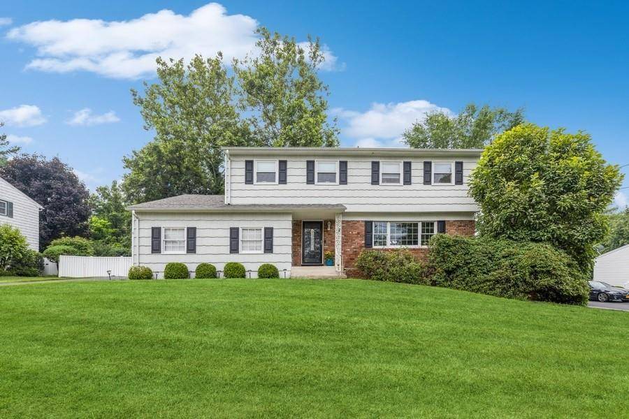 Nanuet, NY 10954,10 Crabapple LN