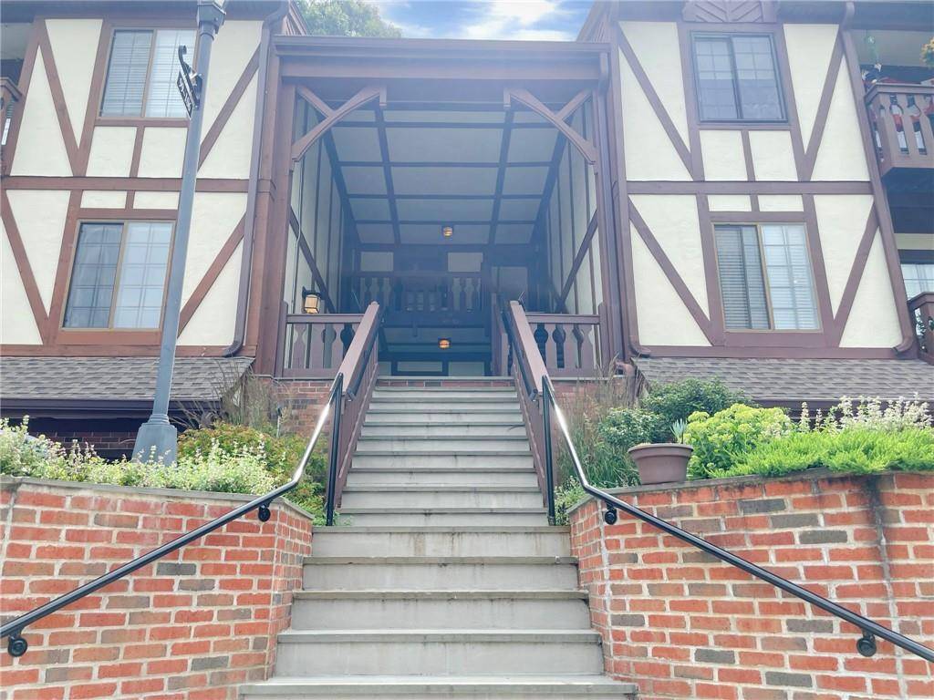 Mount Kisco, NY 10549,99 Foxwood CIR
