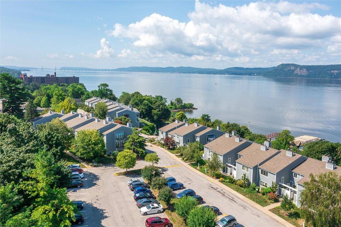 Ossining, NY 10562,57 Hudson Point LN