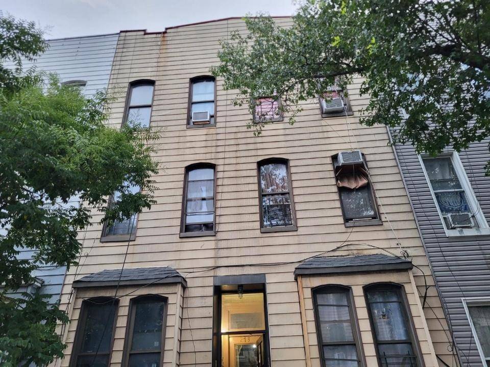 Brooklyn, NY 11237,213 Suydam ST