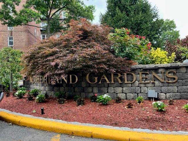 Bronx, NY 10471,5621 Netherland AVE #3C