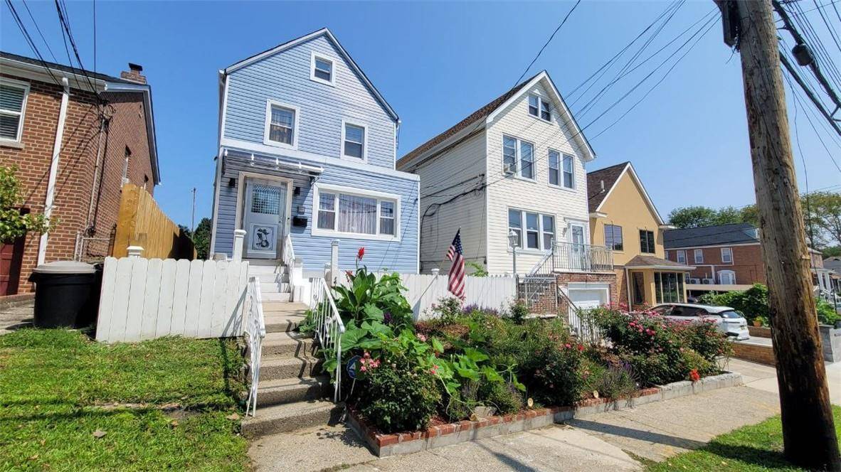 Bronx, NY 10469,1361 Waring AVE