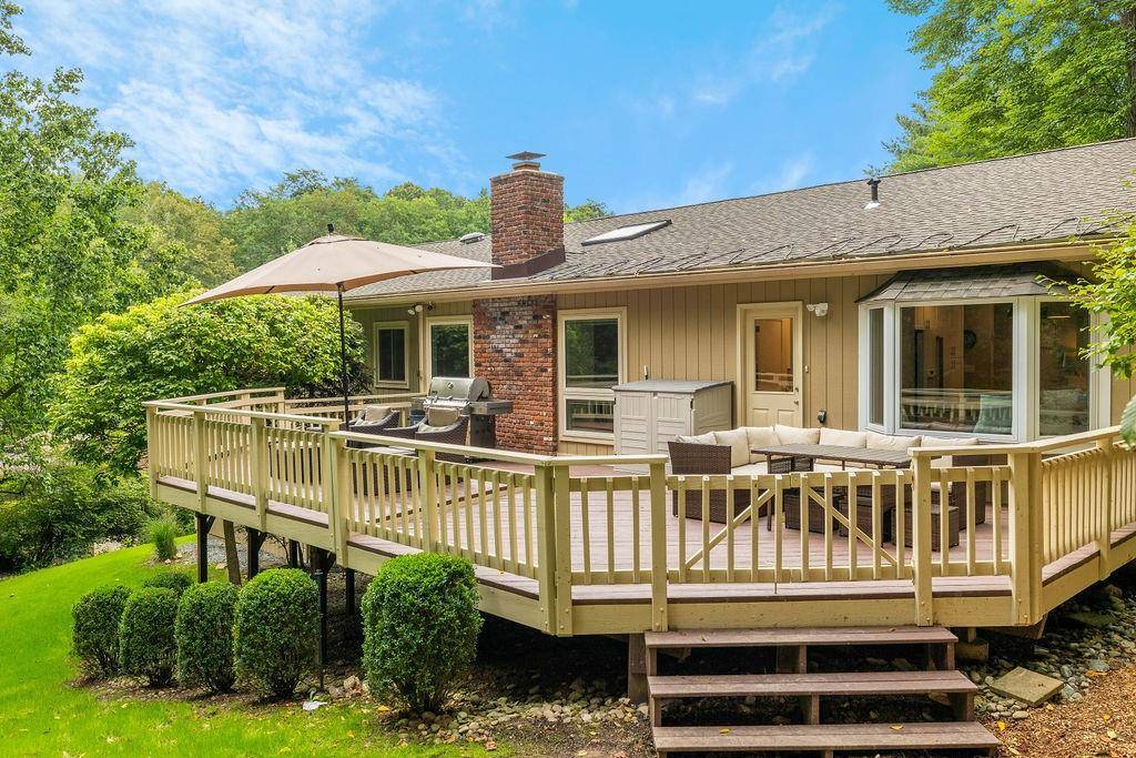 Pomona, NY 10970,4 Emerald DR