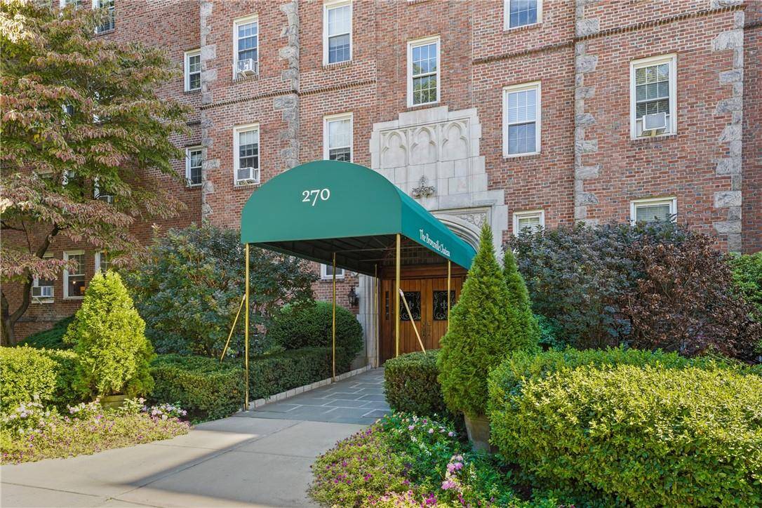 Bronxville, NY 10708,270 Bronxville RD #B