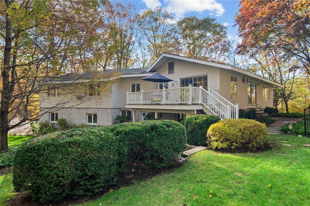 Pound Ridge, NY 10576,12 Doe View LN