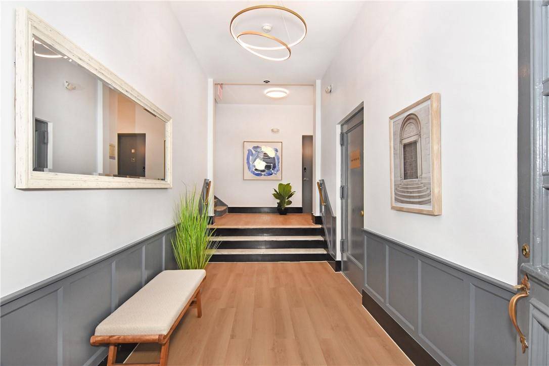 Pelham, NY 10803,245 Wolfs LN #2B