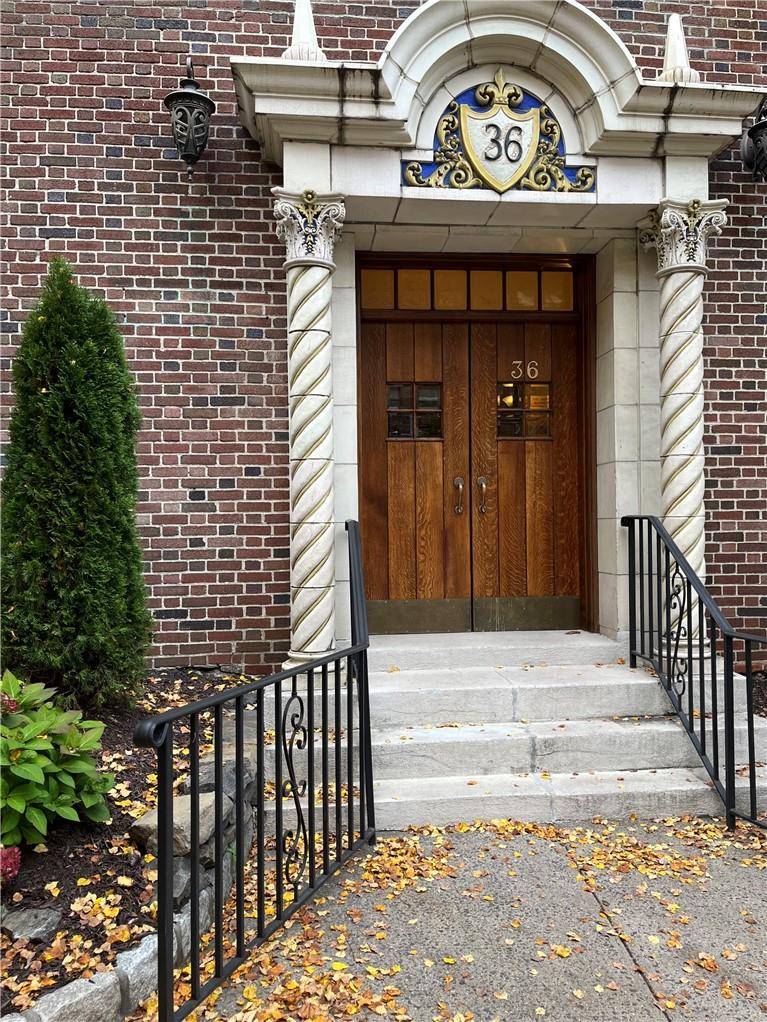 Bronxville, NY 10708,36 West Pondfield RD #6B