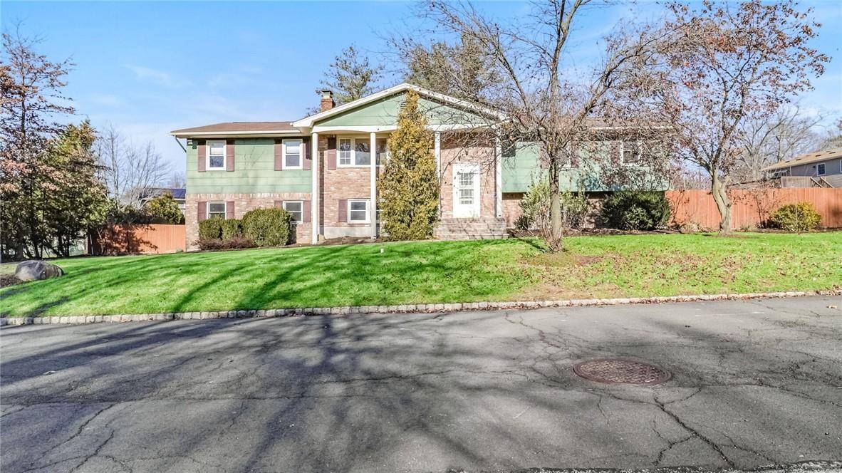 Nanuet, NY 10954,36 Seven Oaks LN