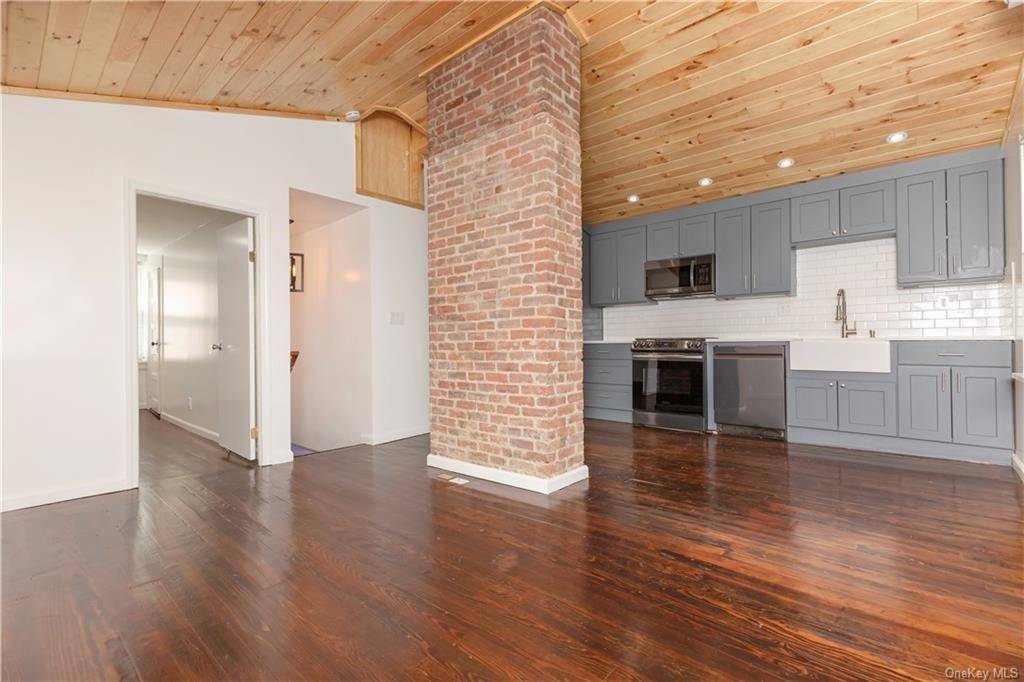 Scarsdale, NY 10583,7 Dunwoodie ST #3