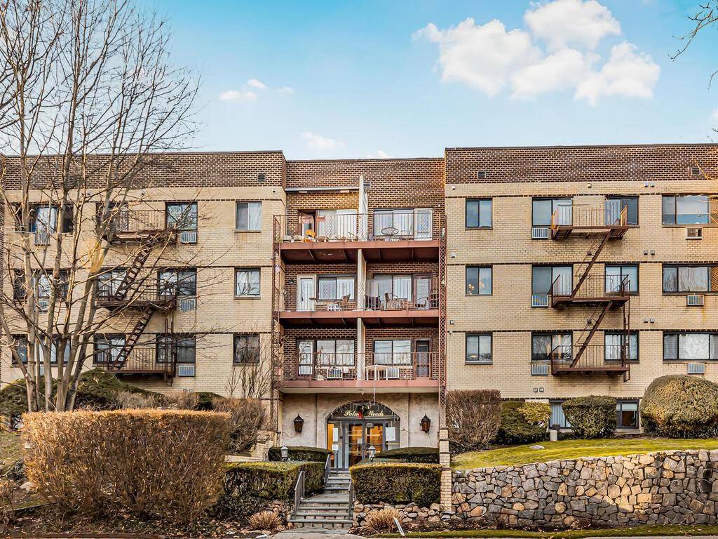 New Rochelle, NY 10801,2221 Palmer AVE #3B