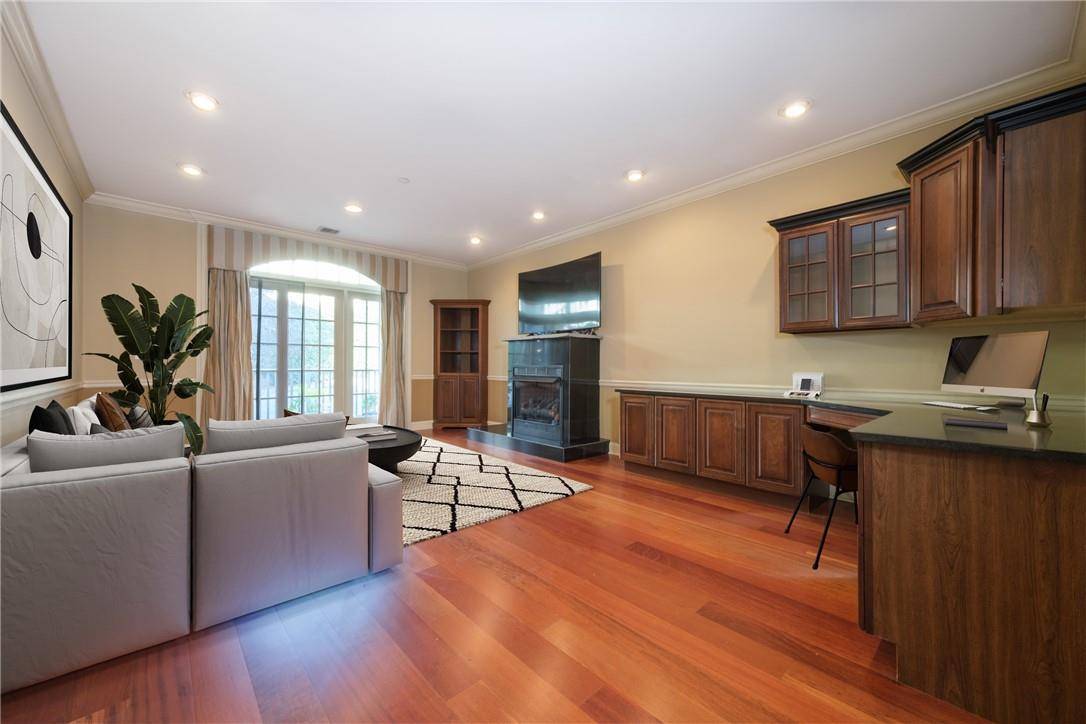 Pelham, NY 10803,55 1st ST #114