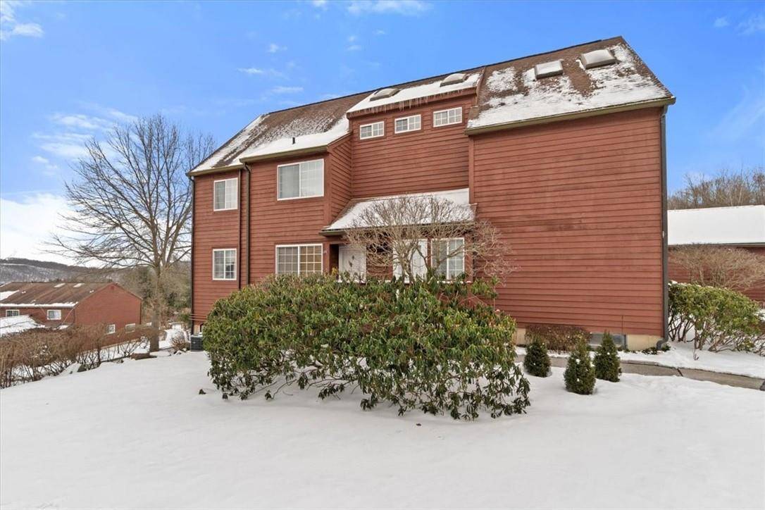 Brewster, NY 10509,701 Orchard Hill LN