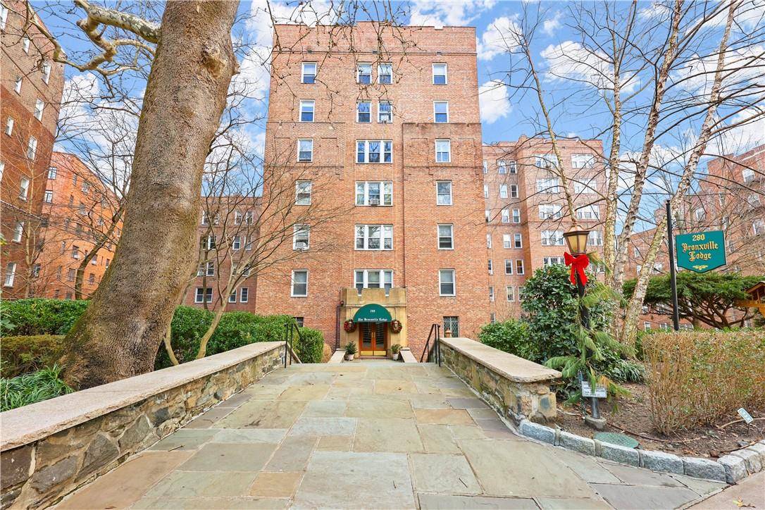 Bronxville, NY 10708,280 Bronxville RD #7W