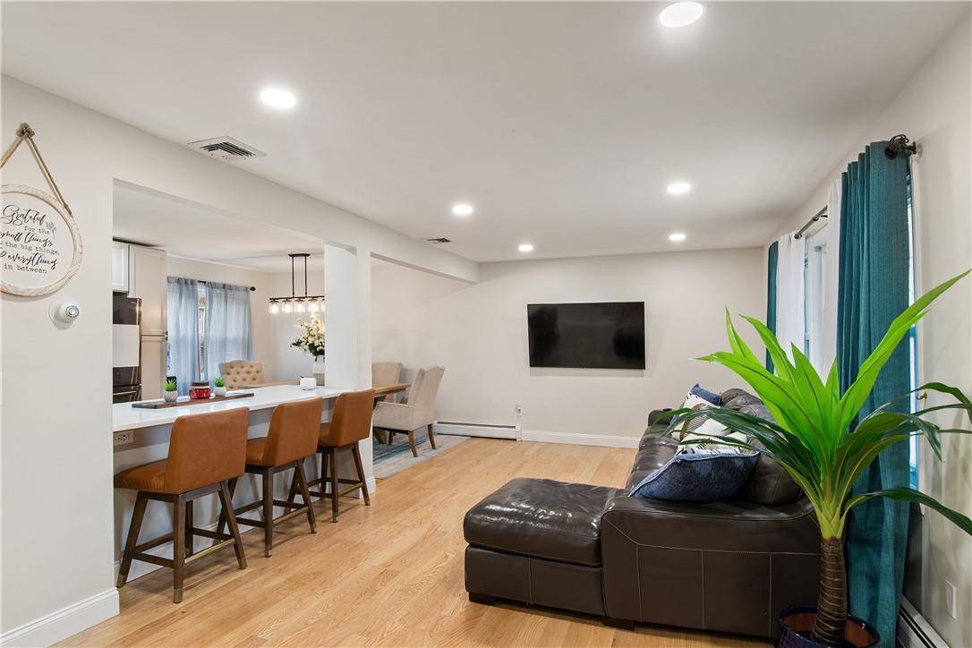 Tappan, NY 10983,35 Princeton DR