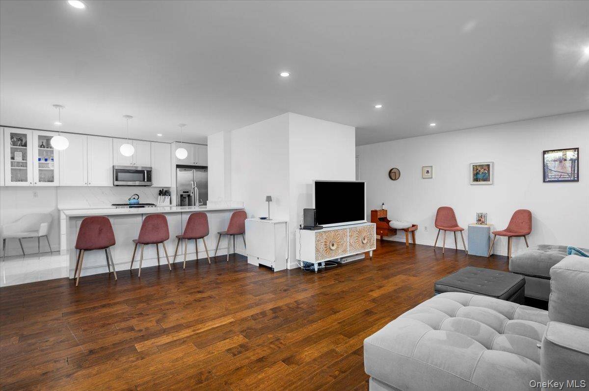 White Plains, NY 10603,499 N Broadway #8F