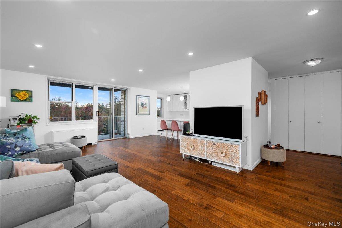 White Plains, NY 10603,499 N Broadway #8F