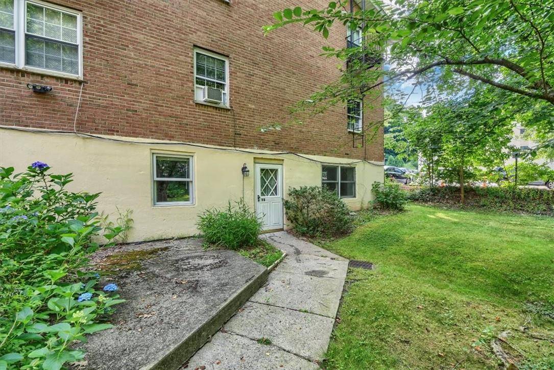 Mount Kisco, NY 10549,260 West ST #9B