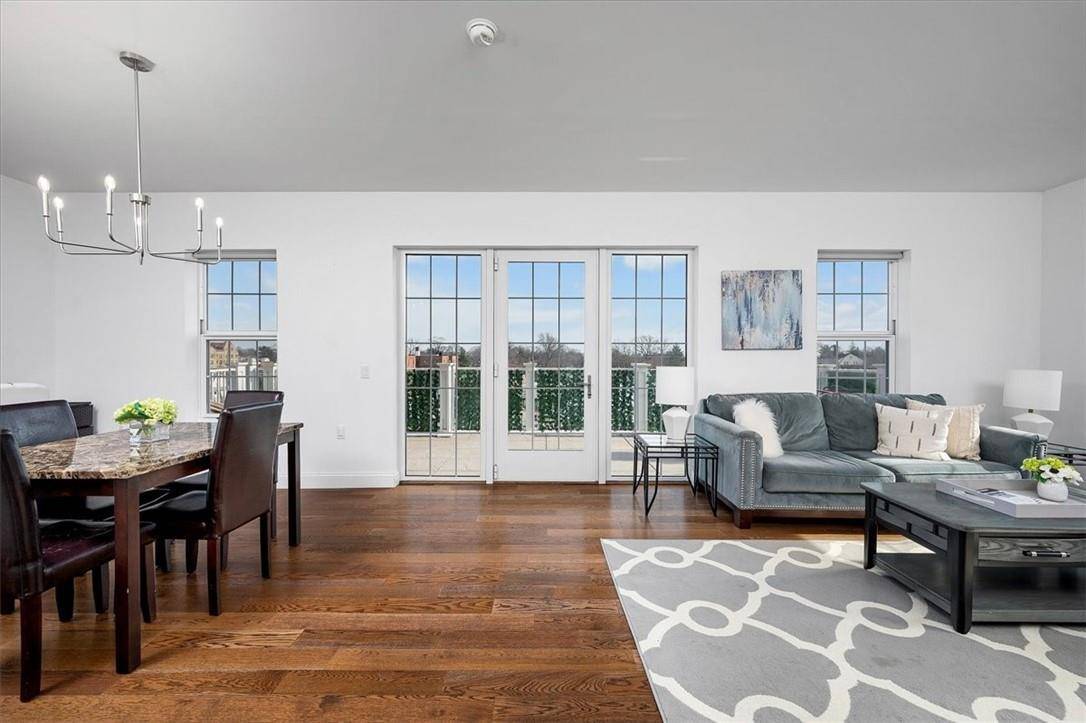 Larchmont, NY 10538,10 Byron PL #PH712