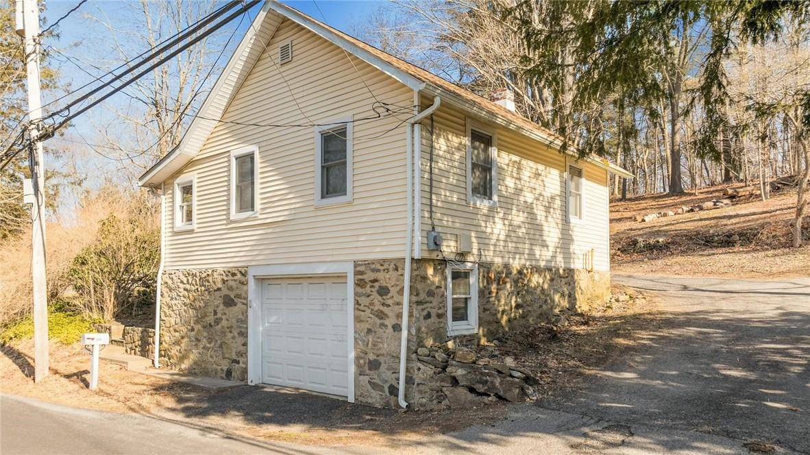 Bedford Hills, NY 10507,680 Harris RD