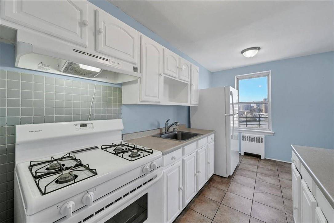 Bronx, NY 10463,2630 Kingsbridge TER #2Y