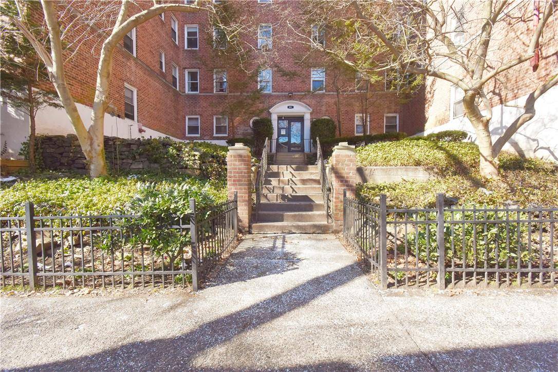 Bronxville, NY 10708,801 Bronx River RD #5E