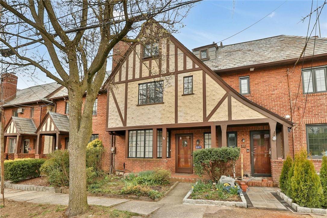 Pelham, NY 10803,207 Carol AVE