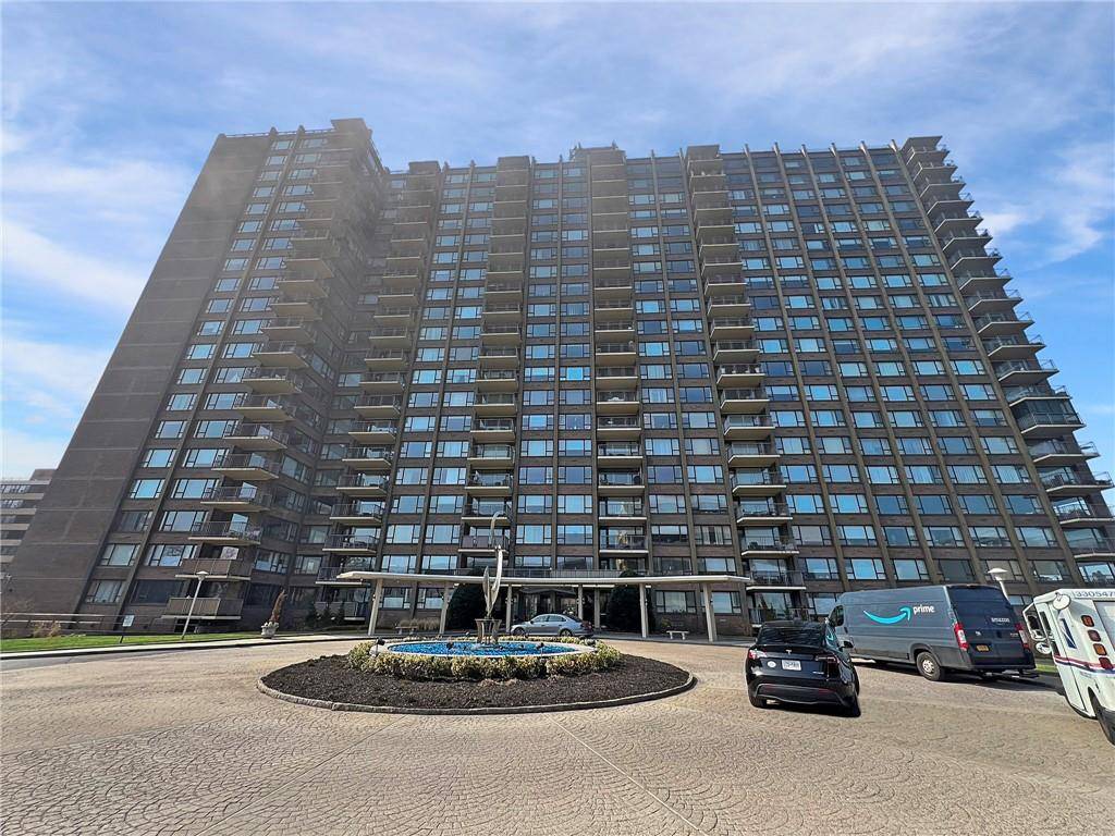 Beechhurst, NY 11357,166-25 Powells Cove BLVD #8E