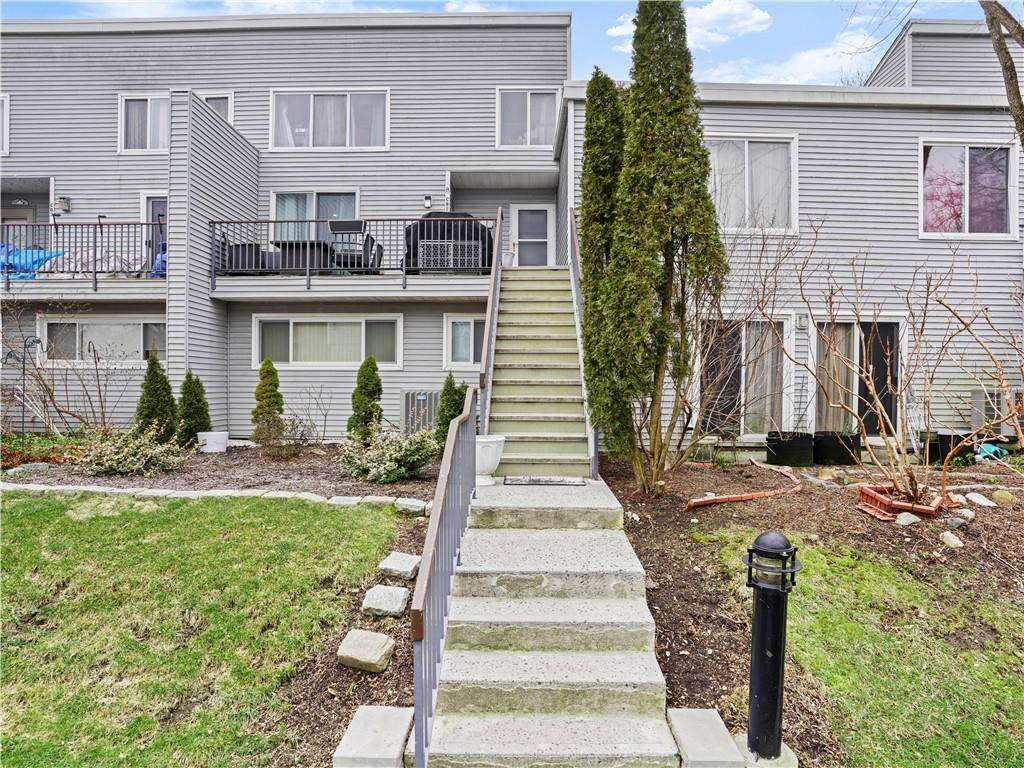 Bedford Hills, NY 10507,208 Harris RD #CB2