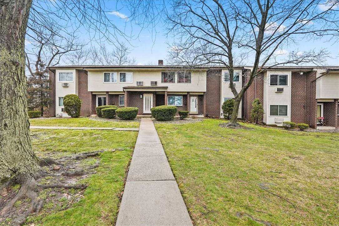 Orangeburg, NY 10962,4 Blue Hill Commons DR #F