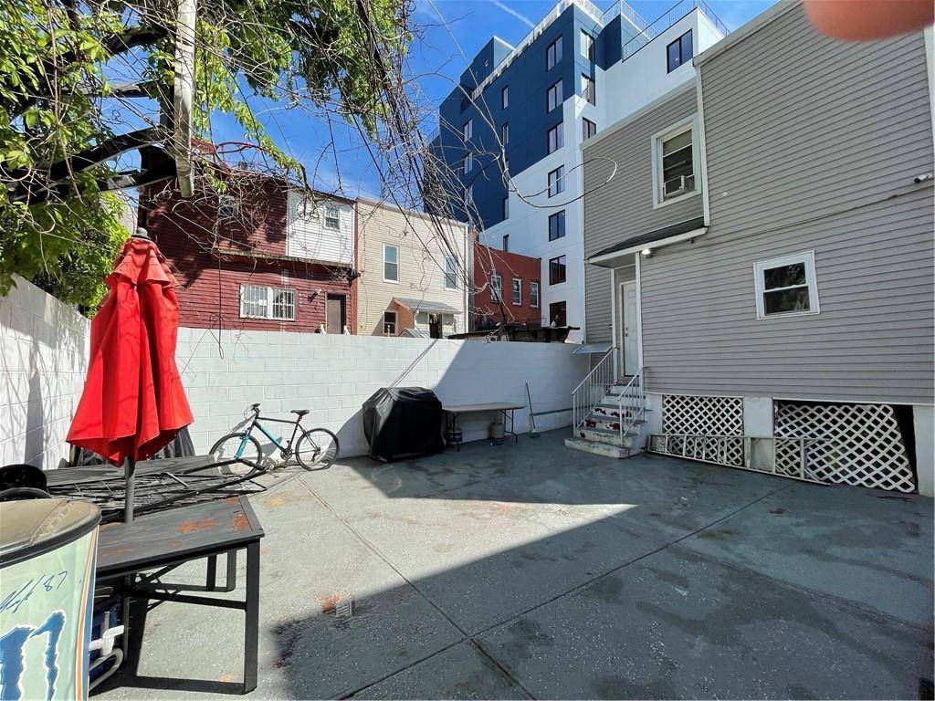 Bronx, NY 10457,673 Oakland PL